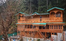 Rustic Wood House - A Village Home Stay In Jibhi Valley